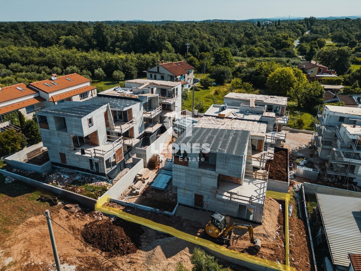 Dvoetažni apartma v Lovrečici, le 300 metrov od morja