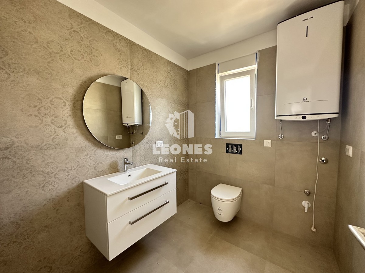 Apartma v prvem nadstropju z odprtim pogledom na morje v okolici Poreča