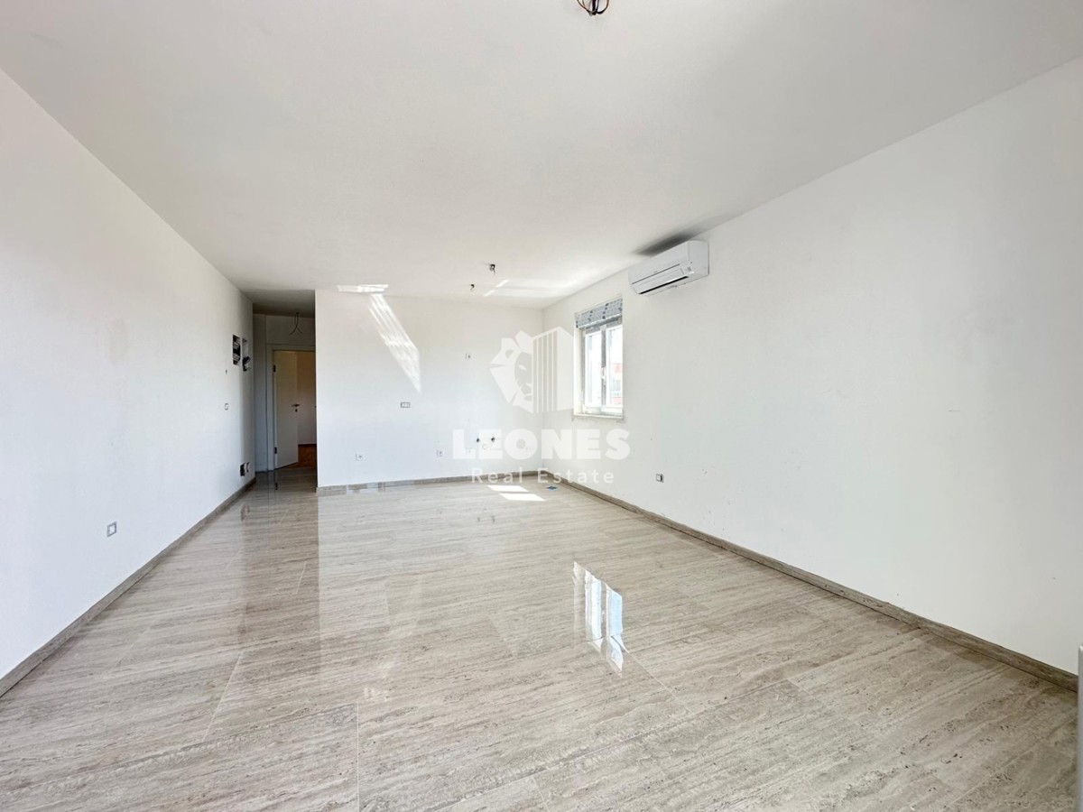 Novozgrajeno stanovanje s panoramskim pogledom na morje v Novigradu