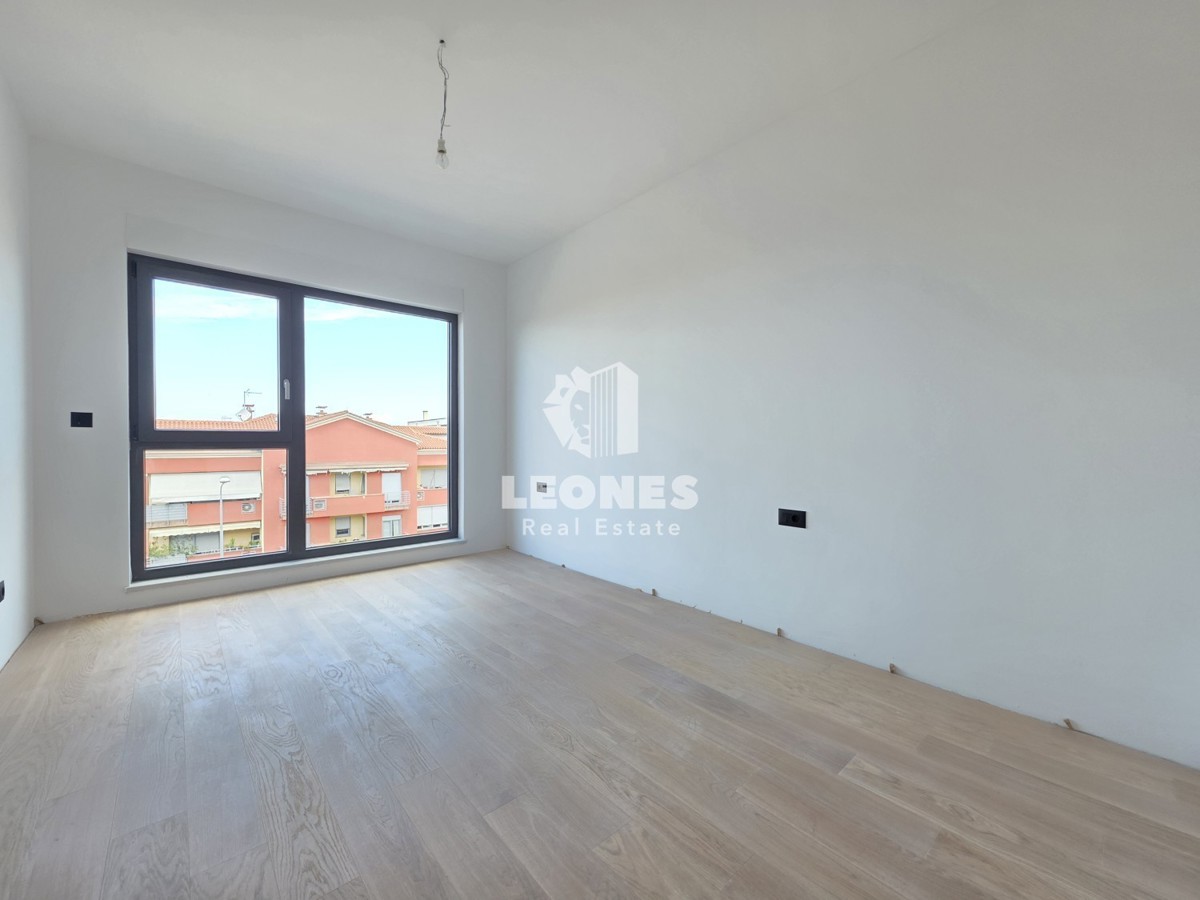 Stanovanje v tretjem nadstropju novogradnje v Umagu