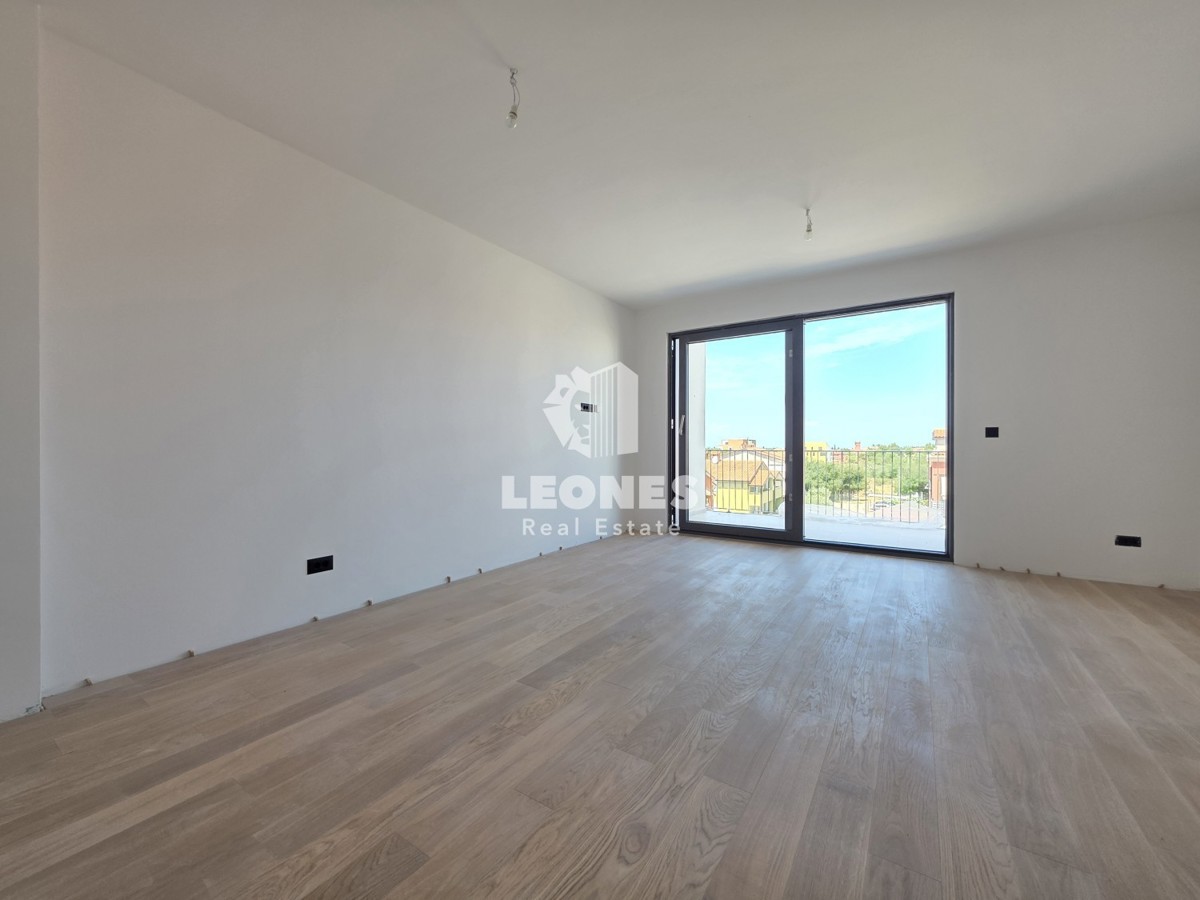 Stanovanje v tretjem nadstropju novogradnje v Umagu