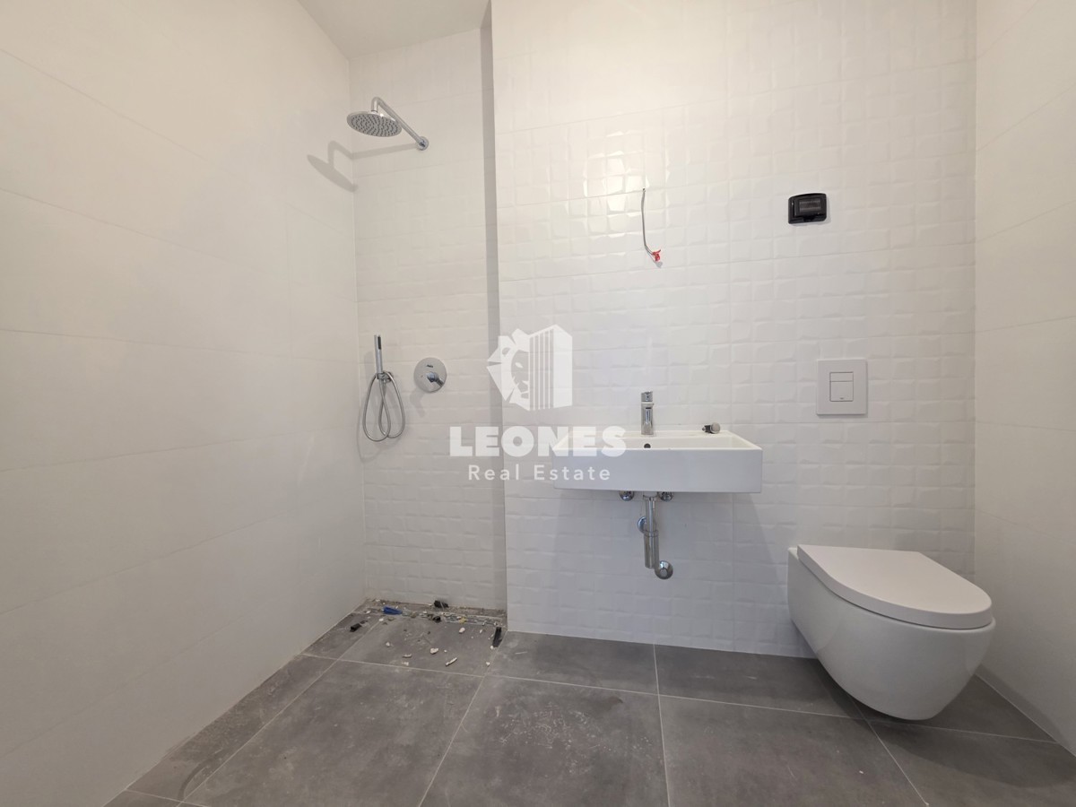 Stanovanje v tretjem nadstropju novogradnje v Umagu