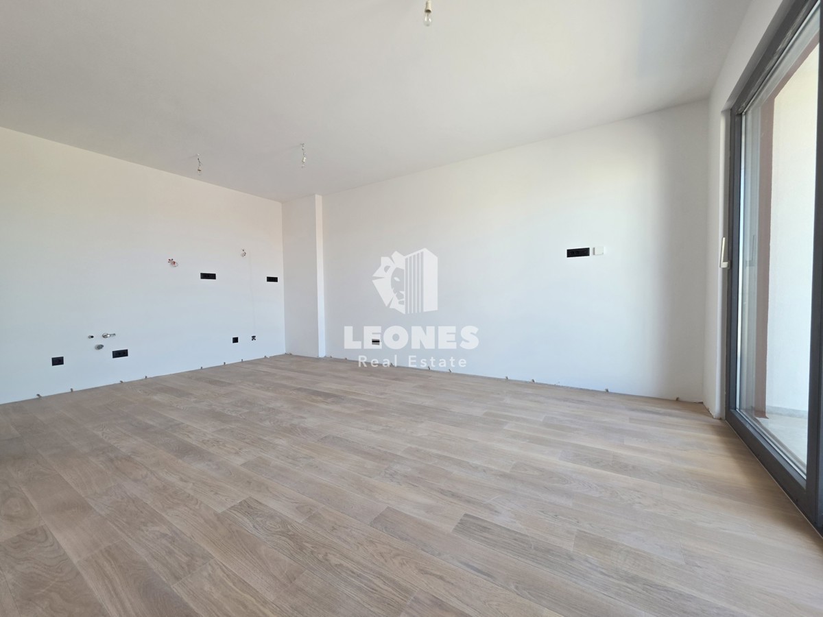 Stanovanje v tretjem nadstropju novogradnje v Umagu