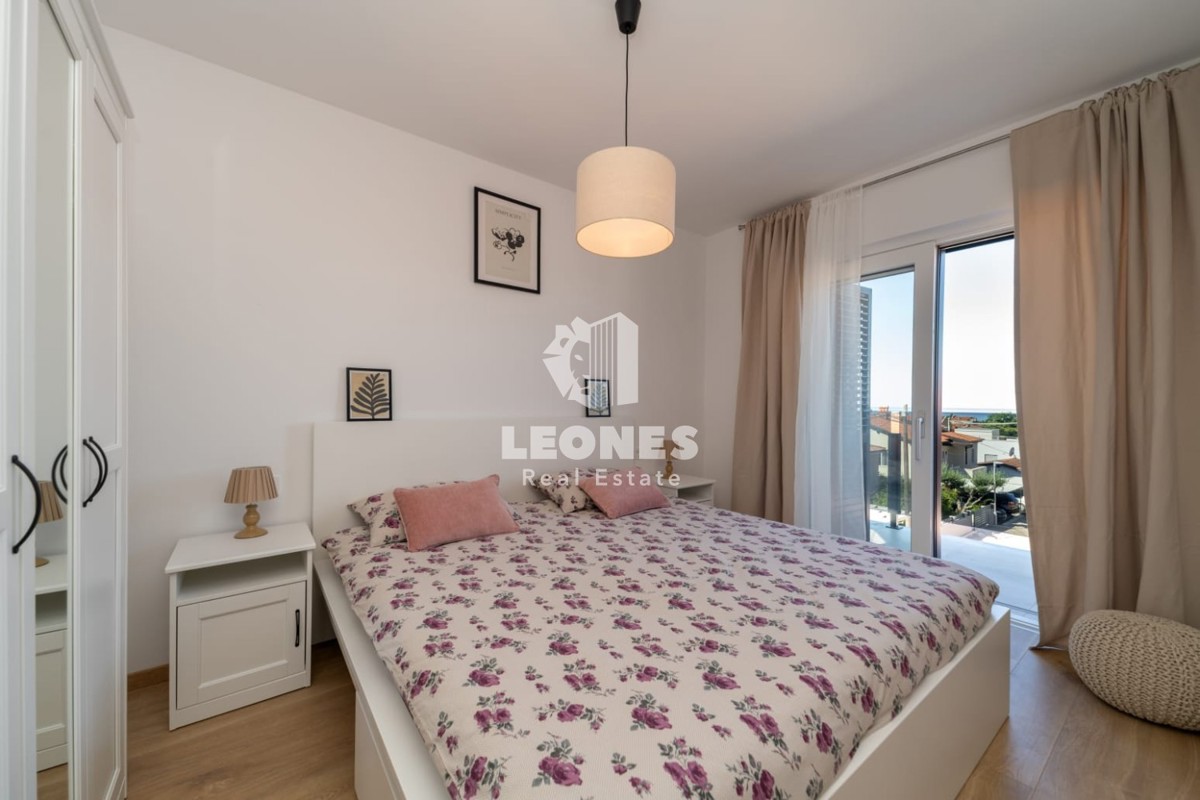 Apartma v Novigradu s pogledom na morje v bližini urejene plaže