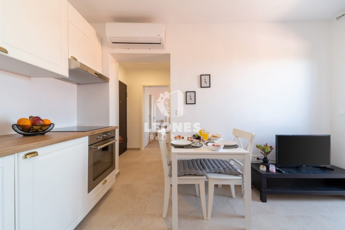 Apartma v Novigradu s pogledom na morje v bližini urejene plaže