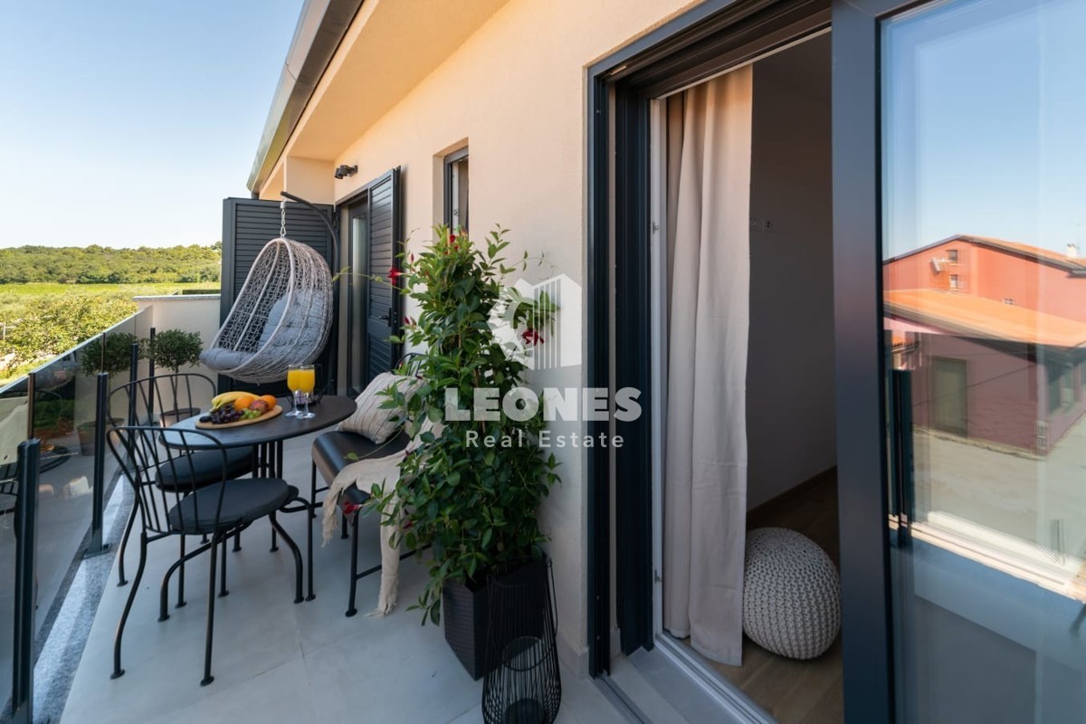 Apartma v Novigradu s pogledom na morje v bližini urejene plaže