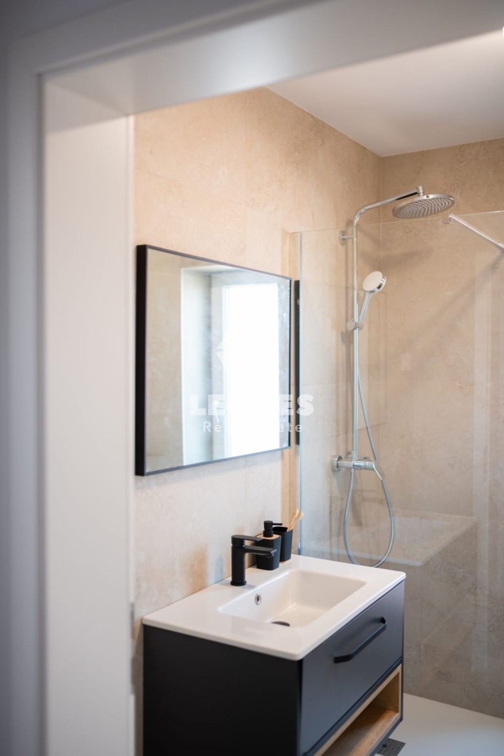 Apartma v Novigradu s pogledom na morje v bližini urejene plaže