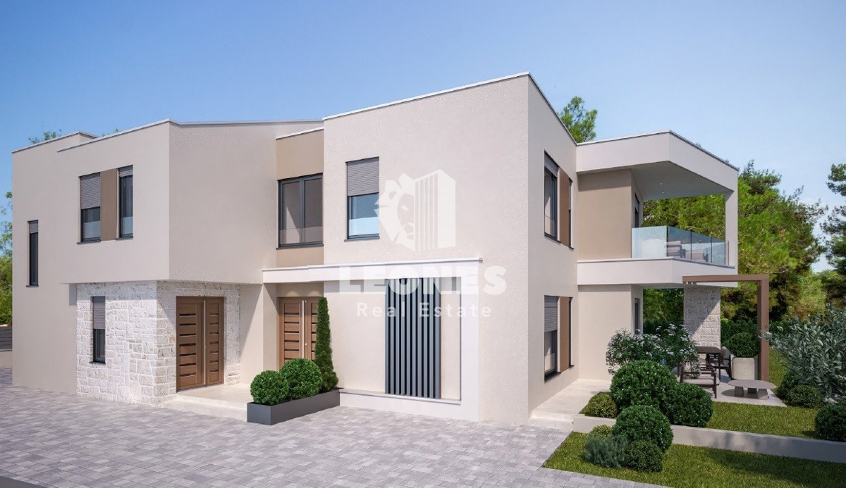 Moderna dvojna hiša z bazenom v bližini Umaga