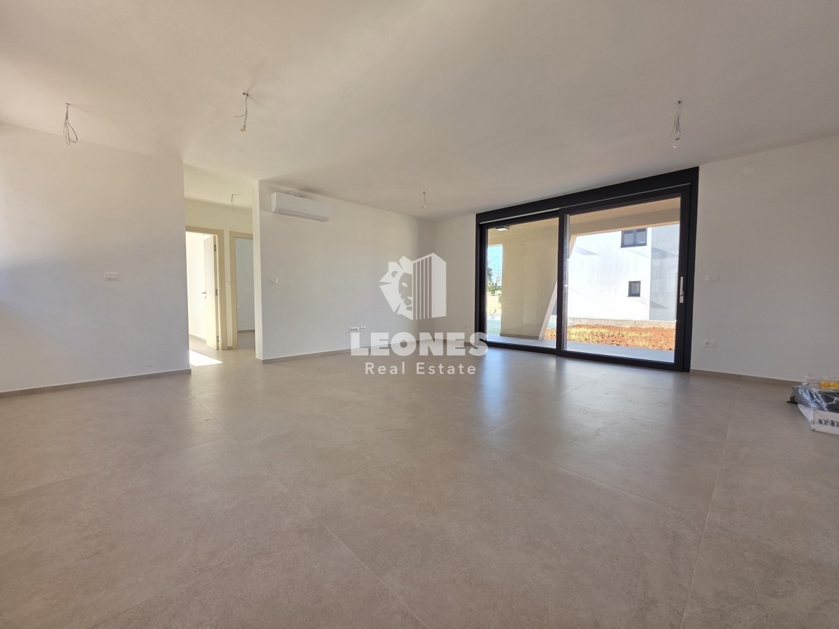 Moderno stanovanje z vrtom v bližini Umaga