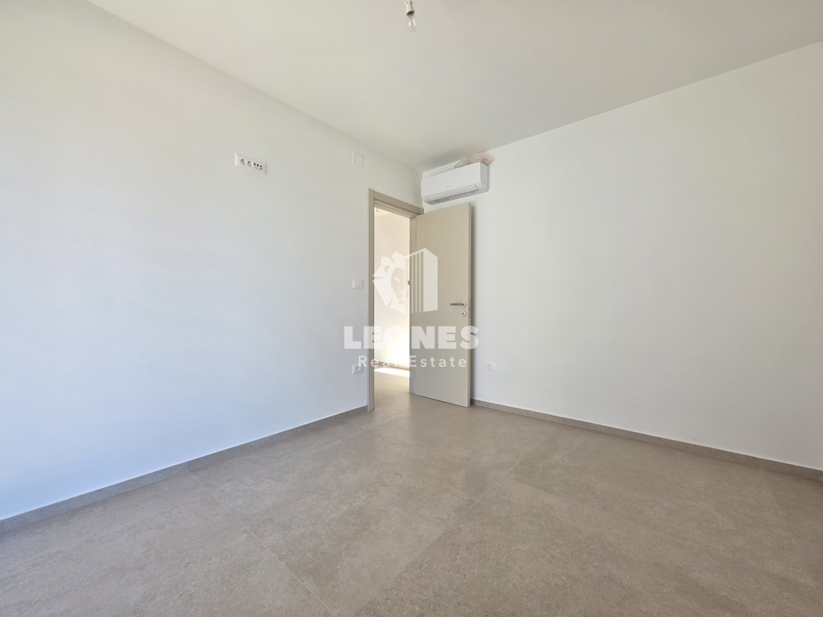 Moderno stanovanje z vrtom v bližini Umaga