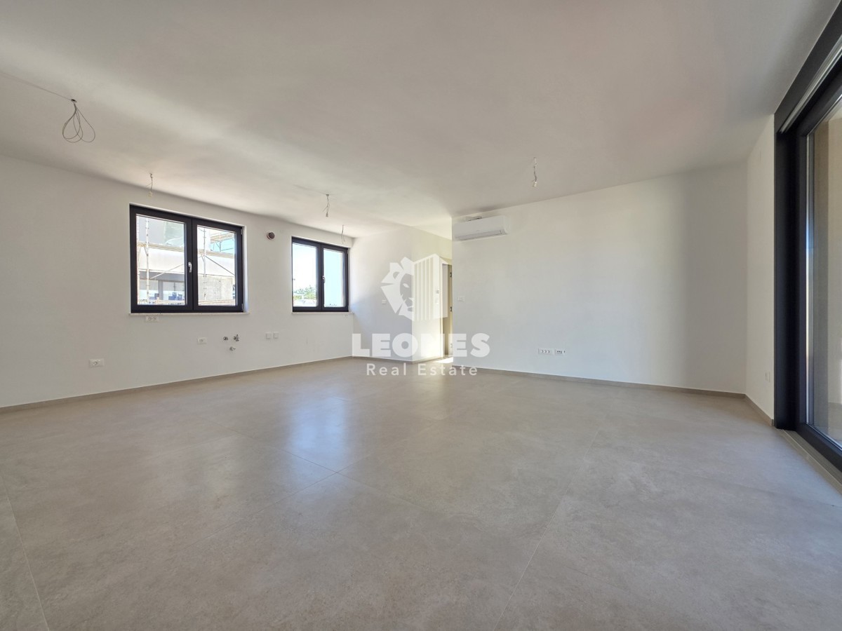 Moderno stanovanje z vrtom v bližini Umaga