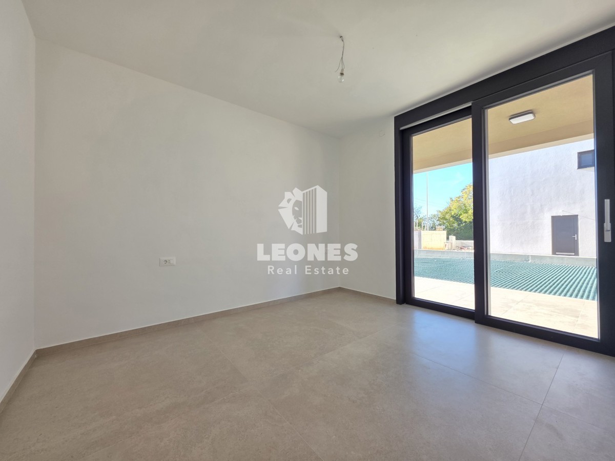 Moderno stanovanje z vrtom v bližini Umaga