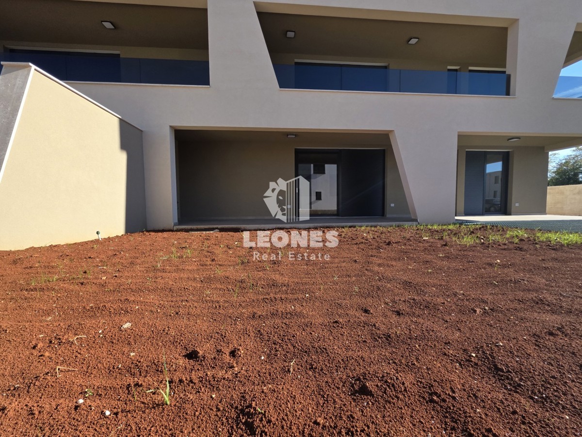 Moderno stanovanje z vrtom v bližini Umaga