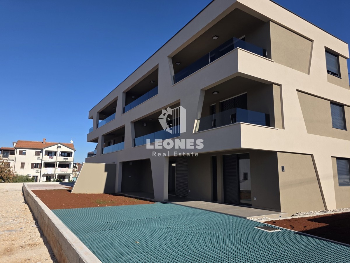 Moderno stanovanje z vrtom v bližini Umaga