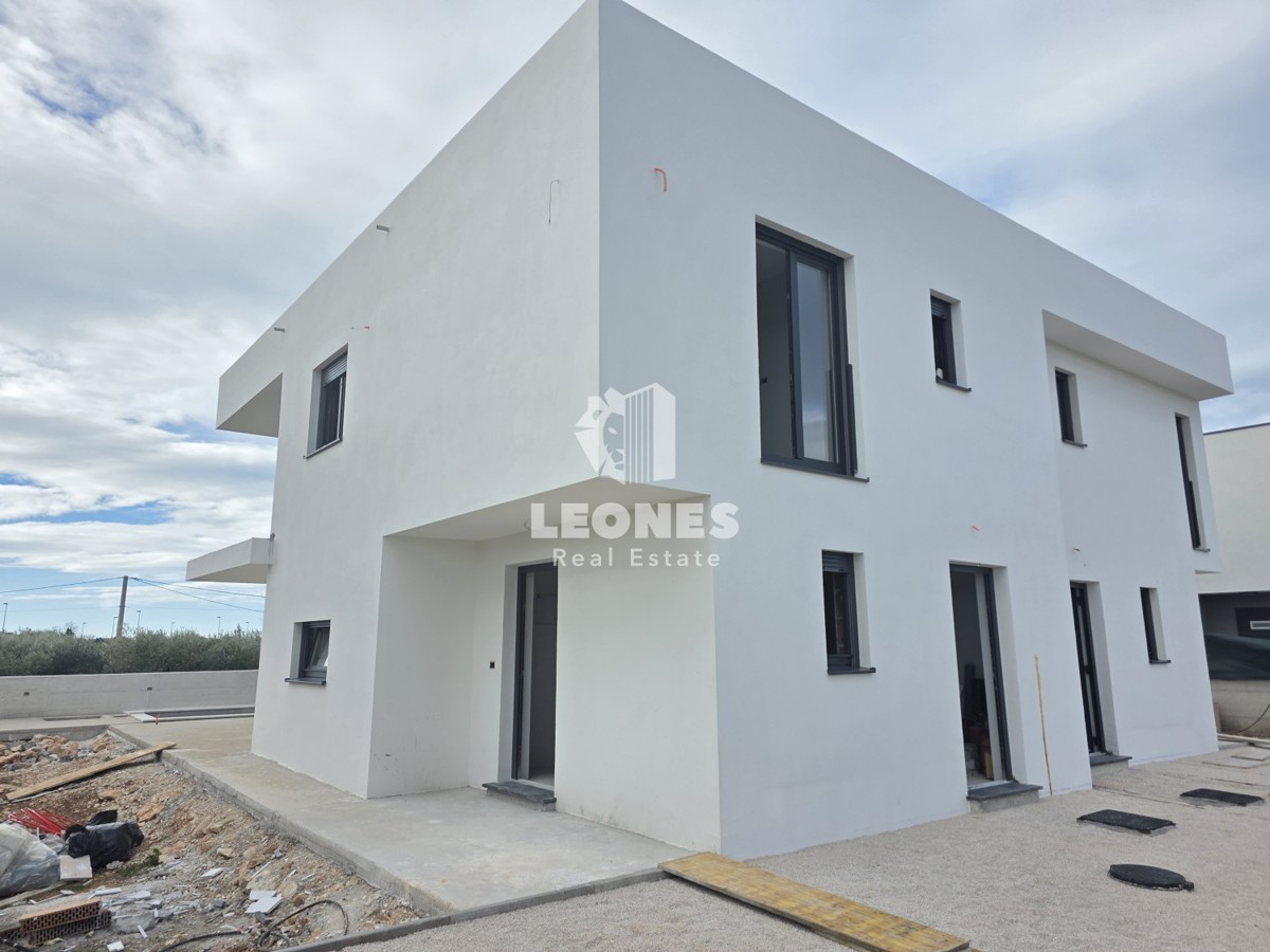 Dvojna hiša z bazenom v okolici Umaga