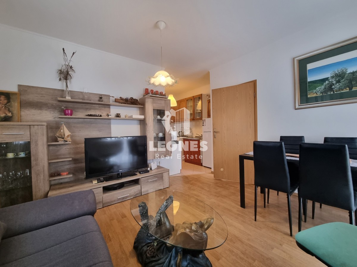 Hiša s tremi stanovanjskimi enotami v bližini Umaga