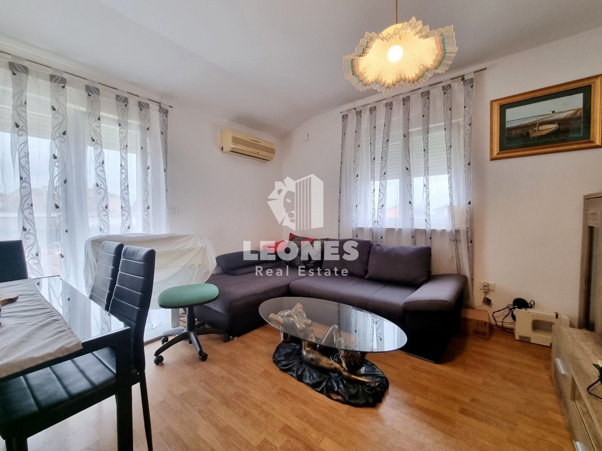 Hiša s tremi stanovanjskimi enotami v bližini Umaga