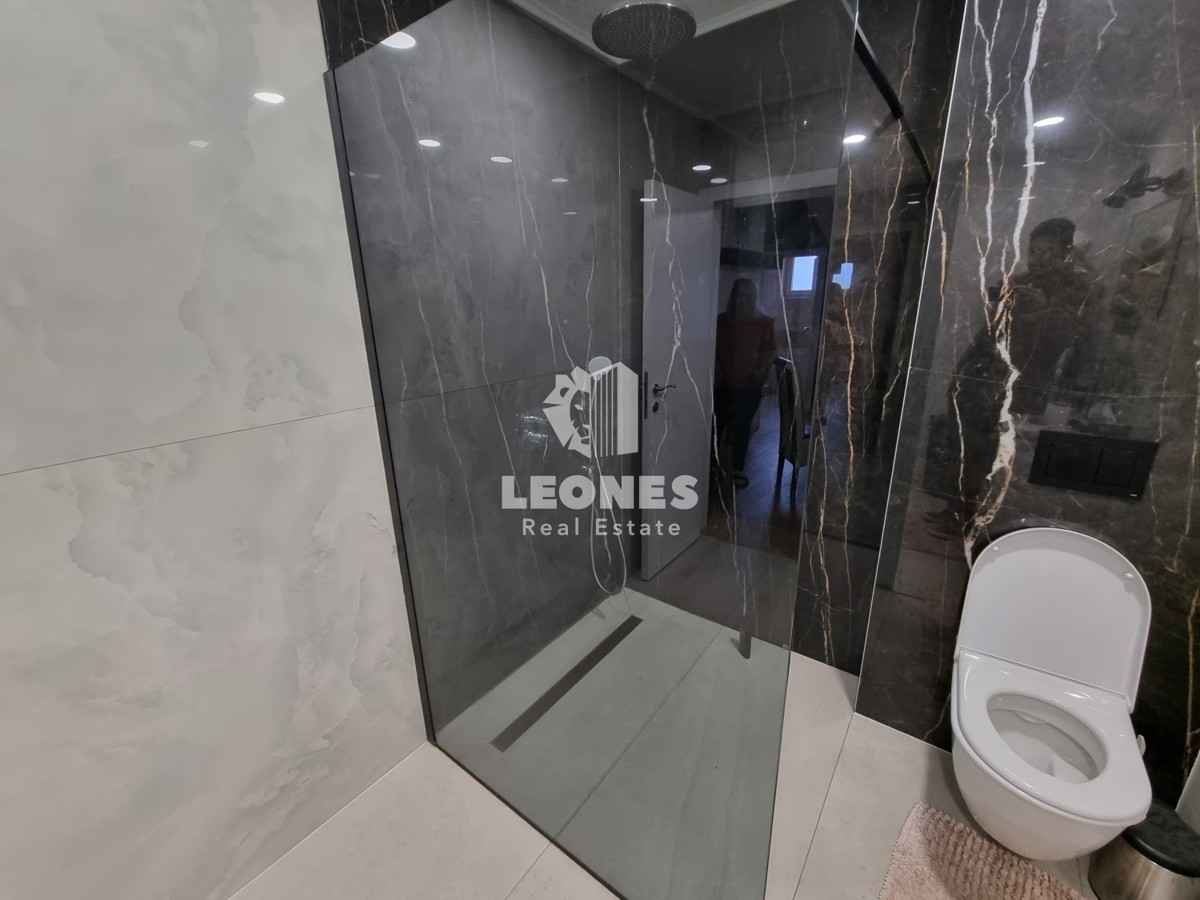 Hiša s tremi stanovanjskimi enotami v bližini Umaga