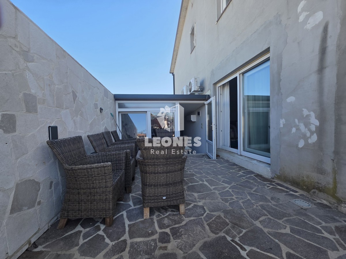 Hiša s tremi stanovanjskimi enotami v bližini Umaga