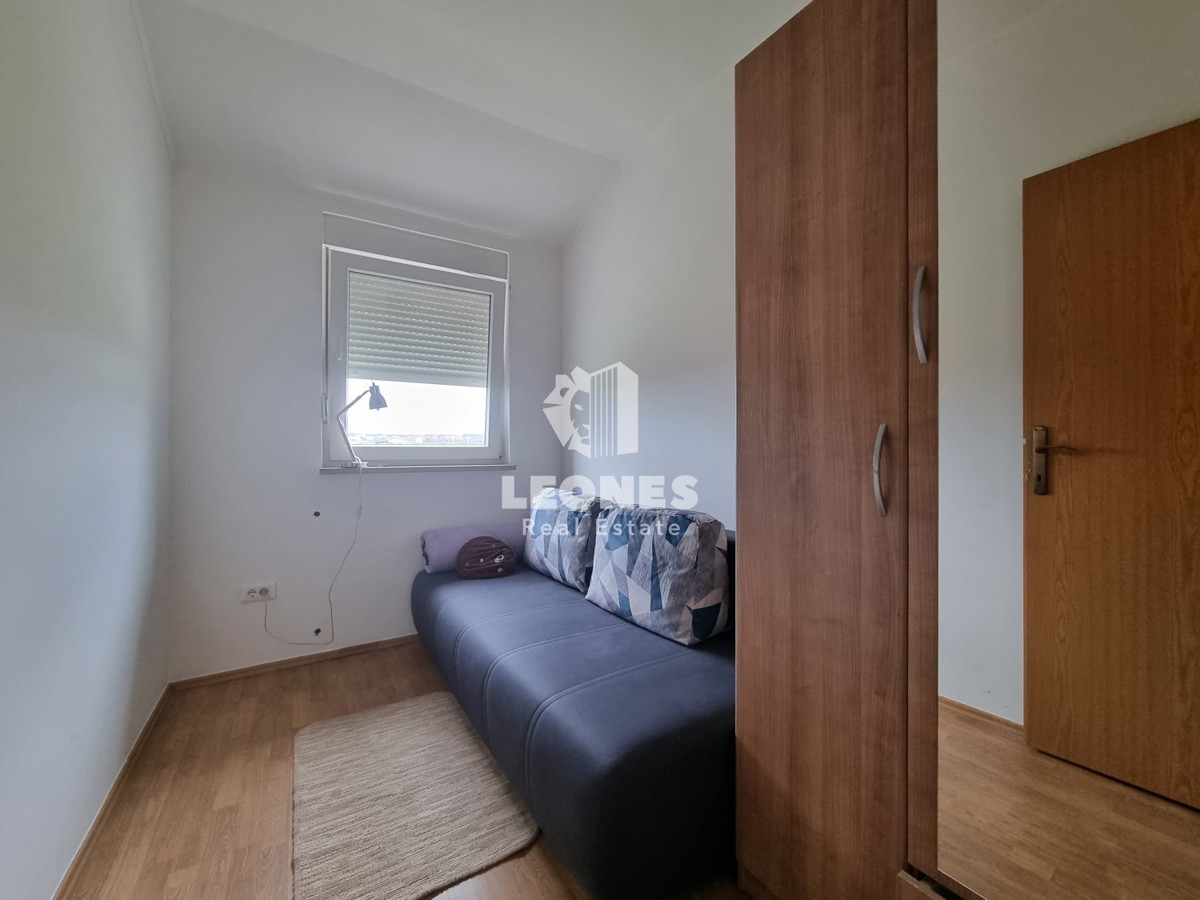 Hiša s tremi stanovanjskimi enotami v bližini Umaga