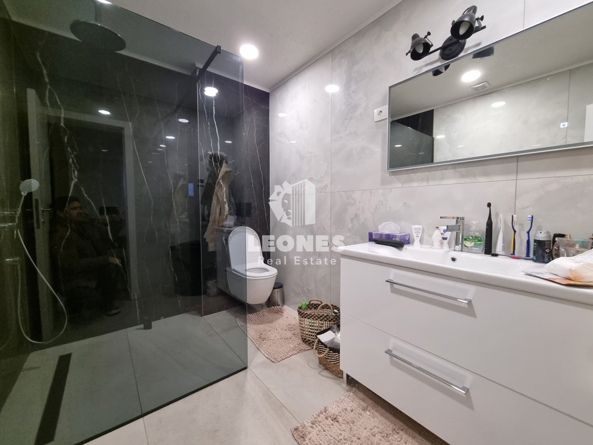 Hiša s tremi stanovanjskimi enotami v bližini Umaga