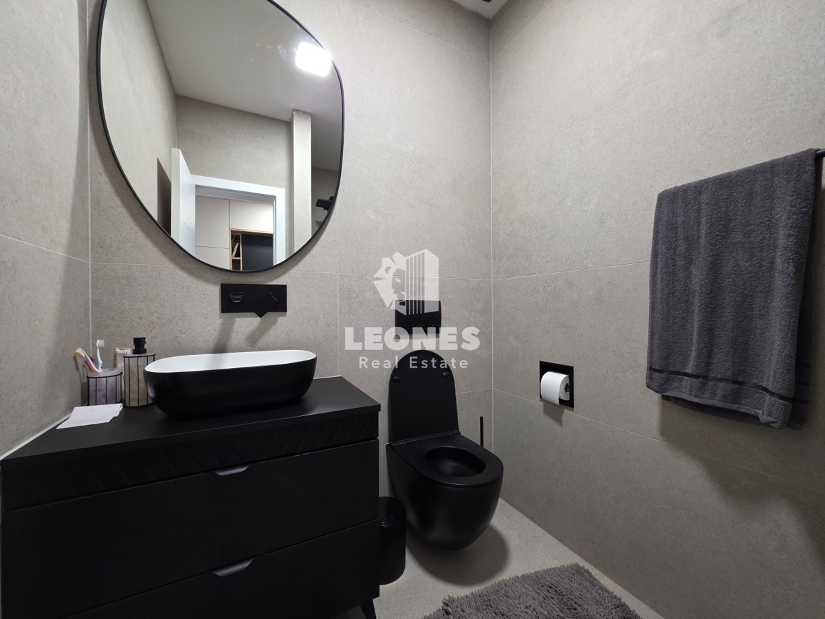 Hiša s tremi stanovanjskimi enotami v bližini Umaga