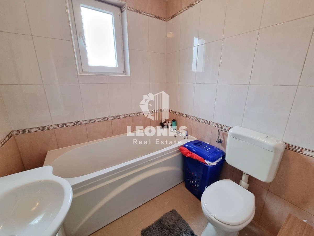 Hiša s tremi stanovanjskimi enotami v bližini Umaga