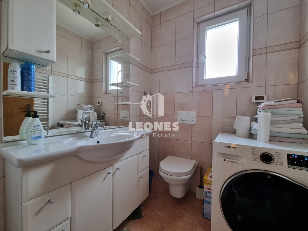 Hiša s tremi stanovanjskimi enotami v bližini Umaga