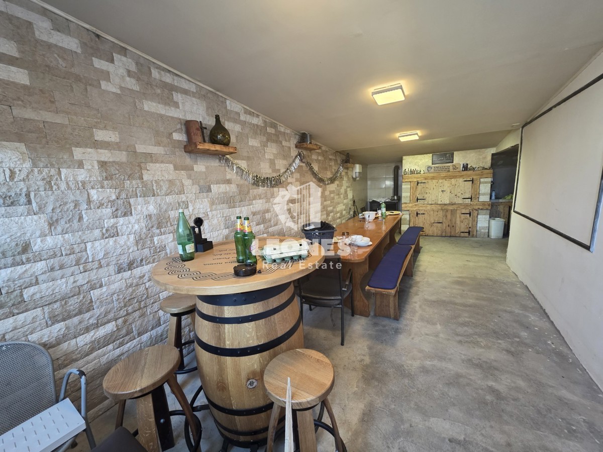 Hiša s tremi stanovanjskimi enotami v bližini Umaga