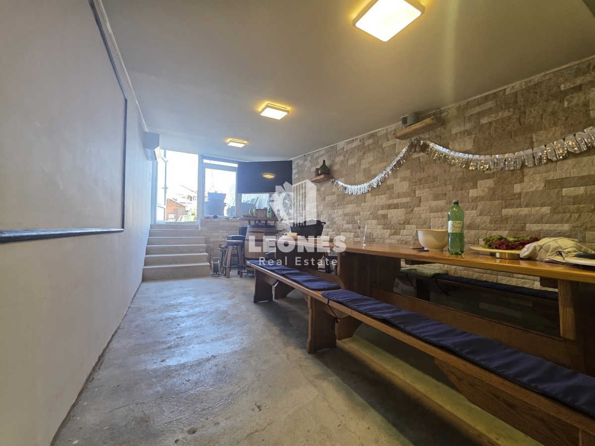 Hiša s tremi stanovanjskimi enotami v bližini Umaga