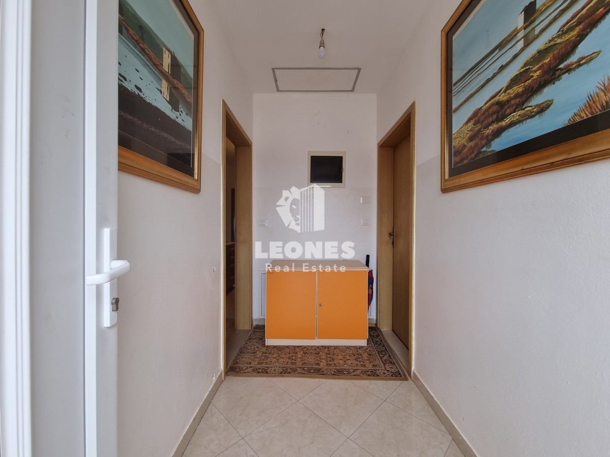 Hiša s tremi stanovanjskimi enotami v bližini Umaga