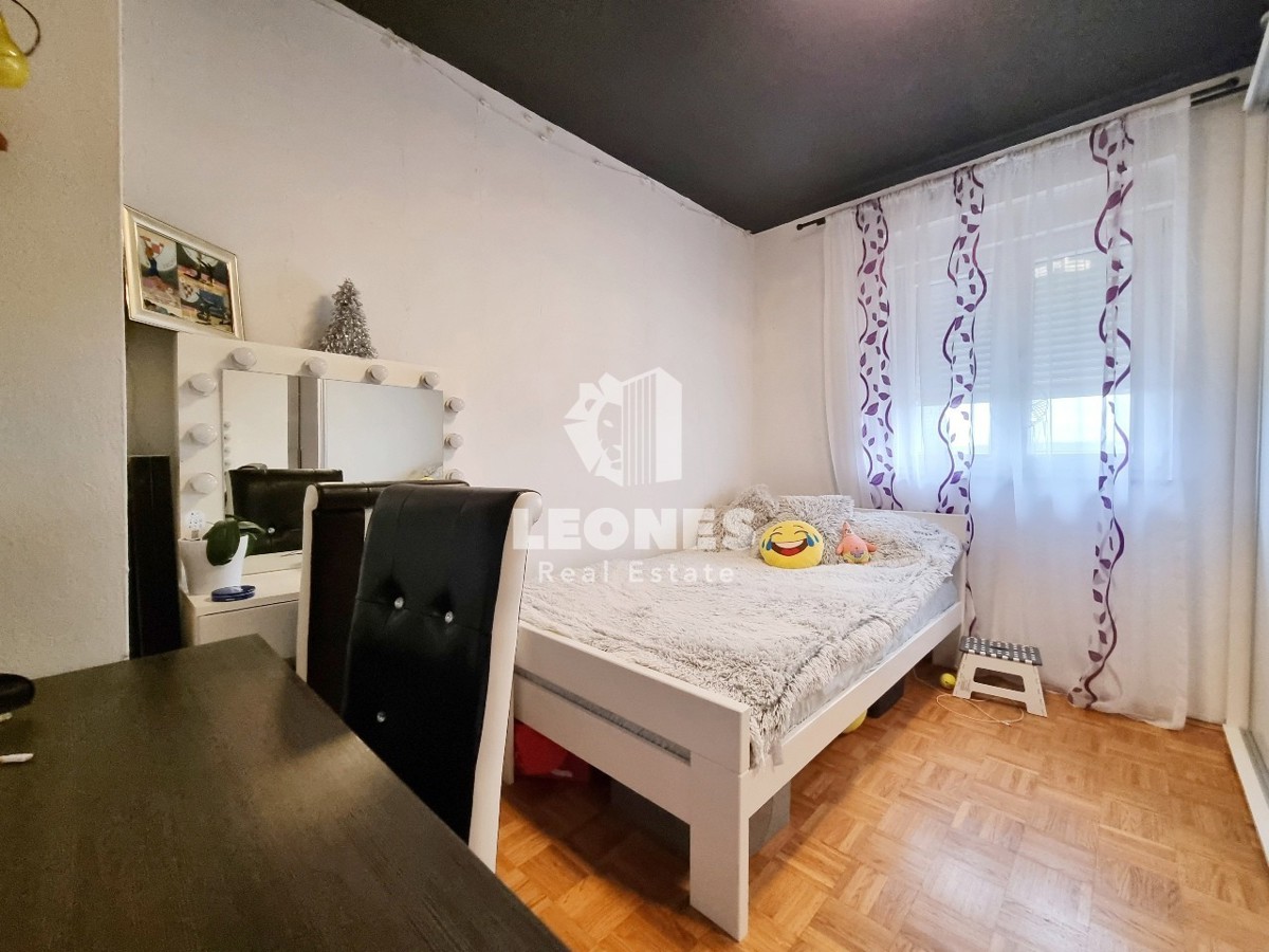 Hiša s tremi stanovanjskimi enotami v bližini Umaga