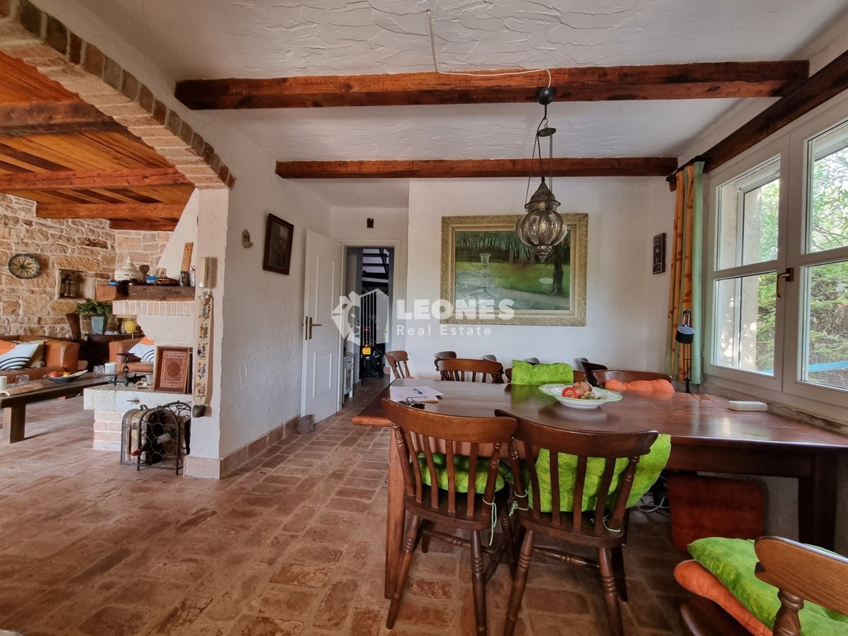 Očarljiva kamnita hiša z bazenom v okolici Poreča, Vabriga