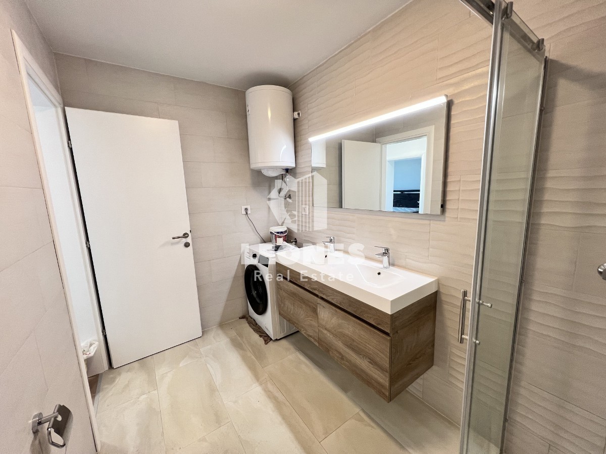 Apartma s pogledom na morje le 500 metrov od plaže v Novigradu