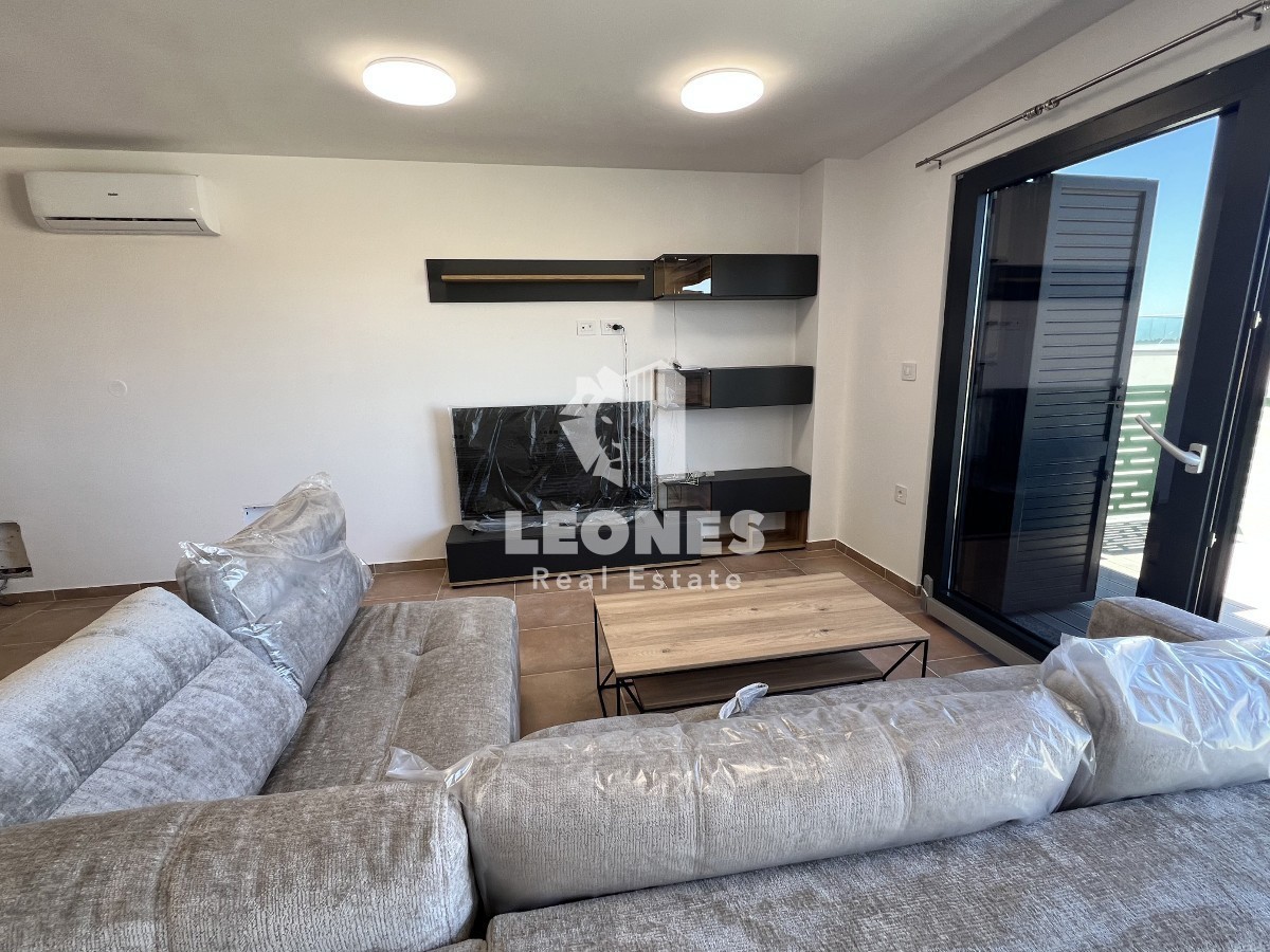 Apartma s pogledom na morje le 500 metrov od plaže v Novigradu