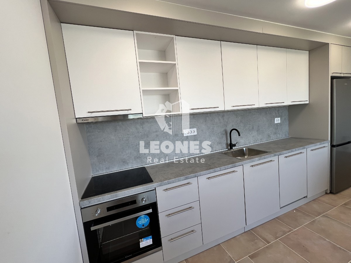Apartma s pogledom na morje le 500 metrov od plaže v Novigradu