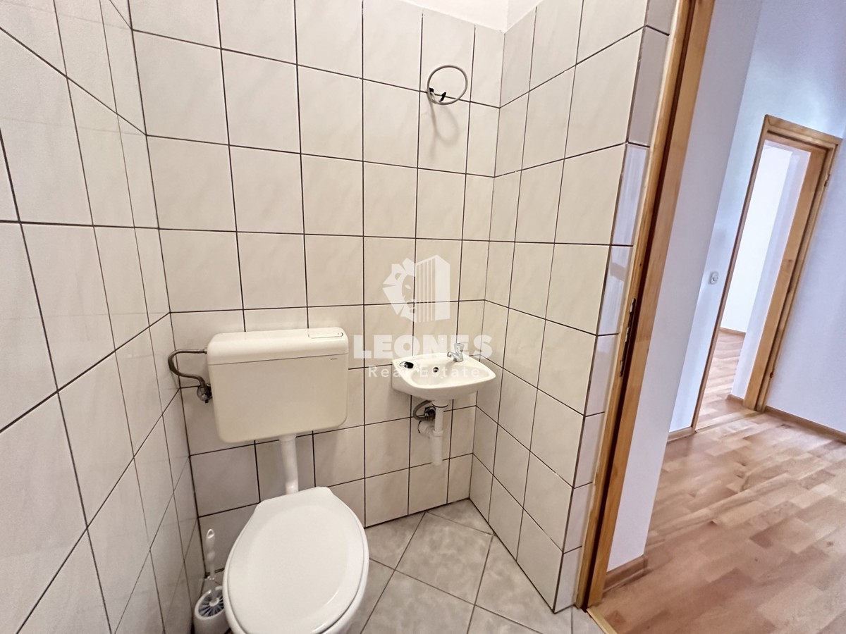 Prostorno stanovanje z vrtom in kletjo v Novigradu