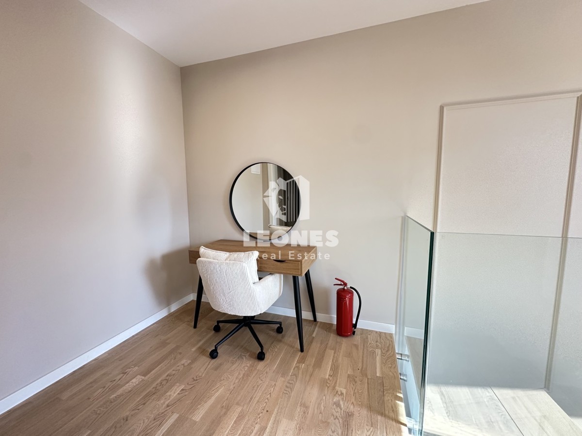 Kvalitetno dvoetažno stanovanje  z pogledom na morje in  bazenom v Taru