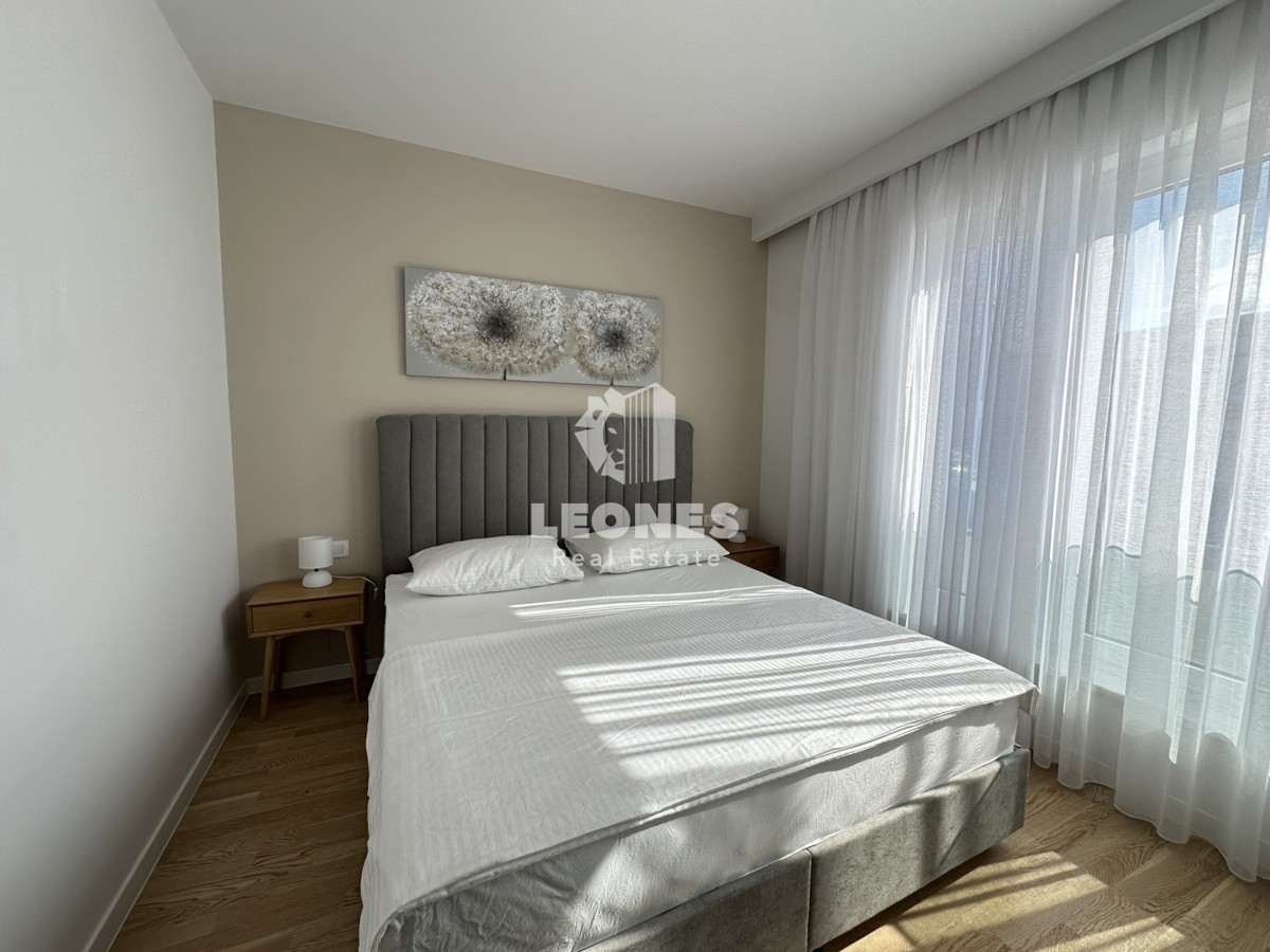 Kvalitetno dvoetažno stanovanje  z pogledom na morje in  bazenom v Taru