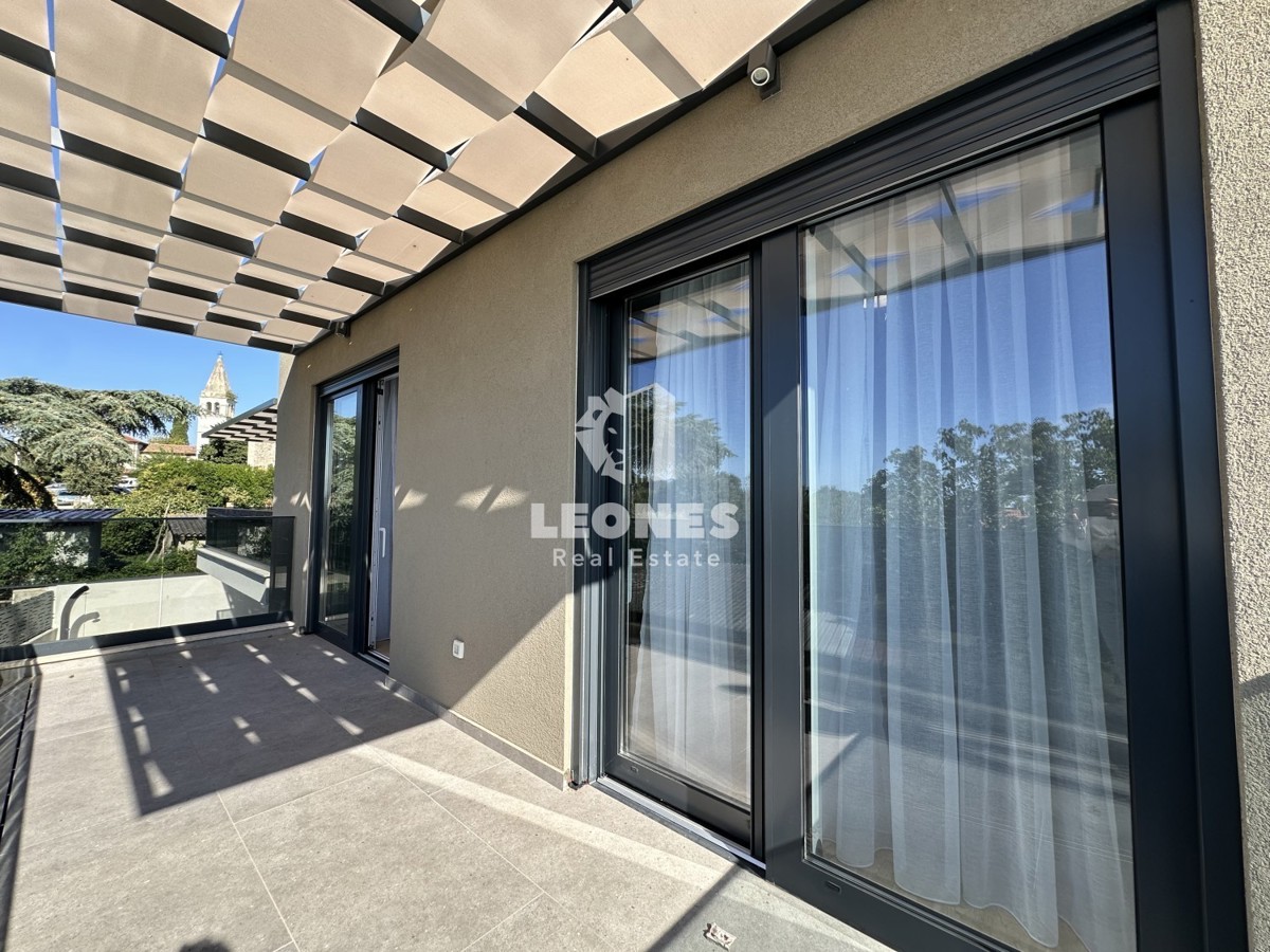 Kvalitetno dvoetažno stanovanje  z pogledom na morje in  bazenom v Taru