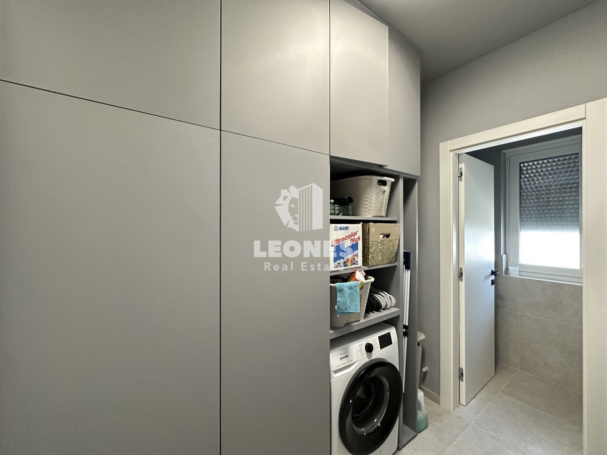 Kvalitetno dvoetažno stanovanje  z pogledom na morje in  bazenom v Taru