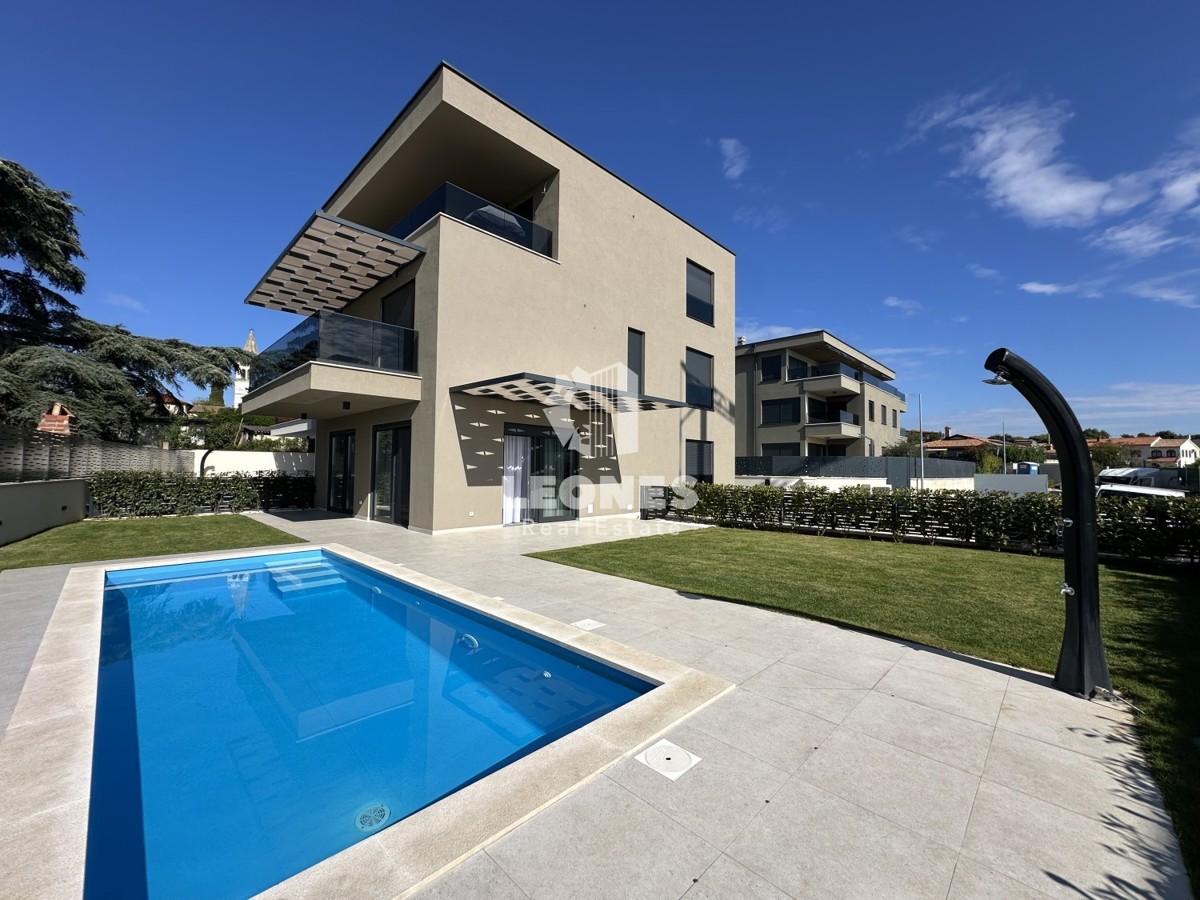 Kvalitetno dvoetažno stanovanje  z pogledom na morje in  bazenom v Taru