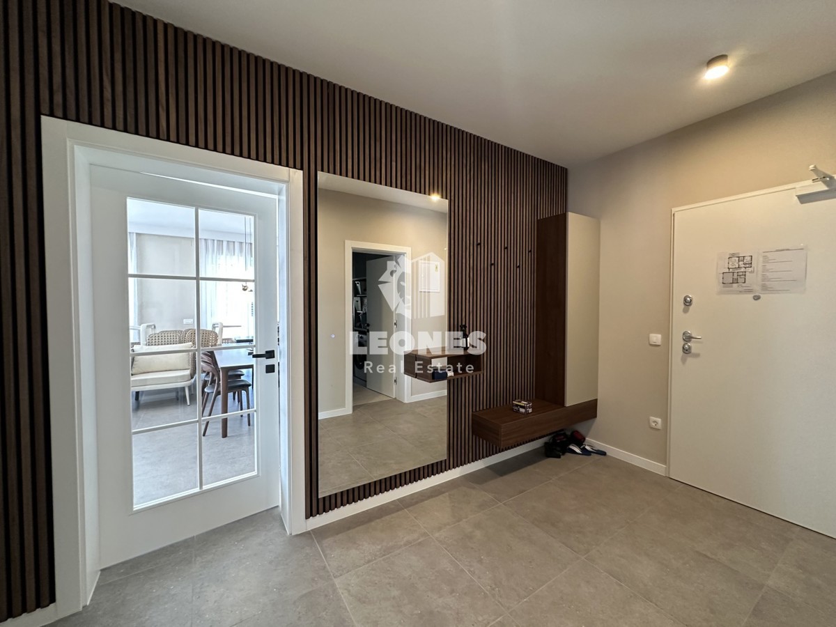 Kvalitetno dvoetažno stanovanje  z pogledom na morje in  bazenom v Taru