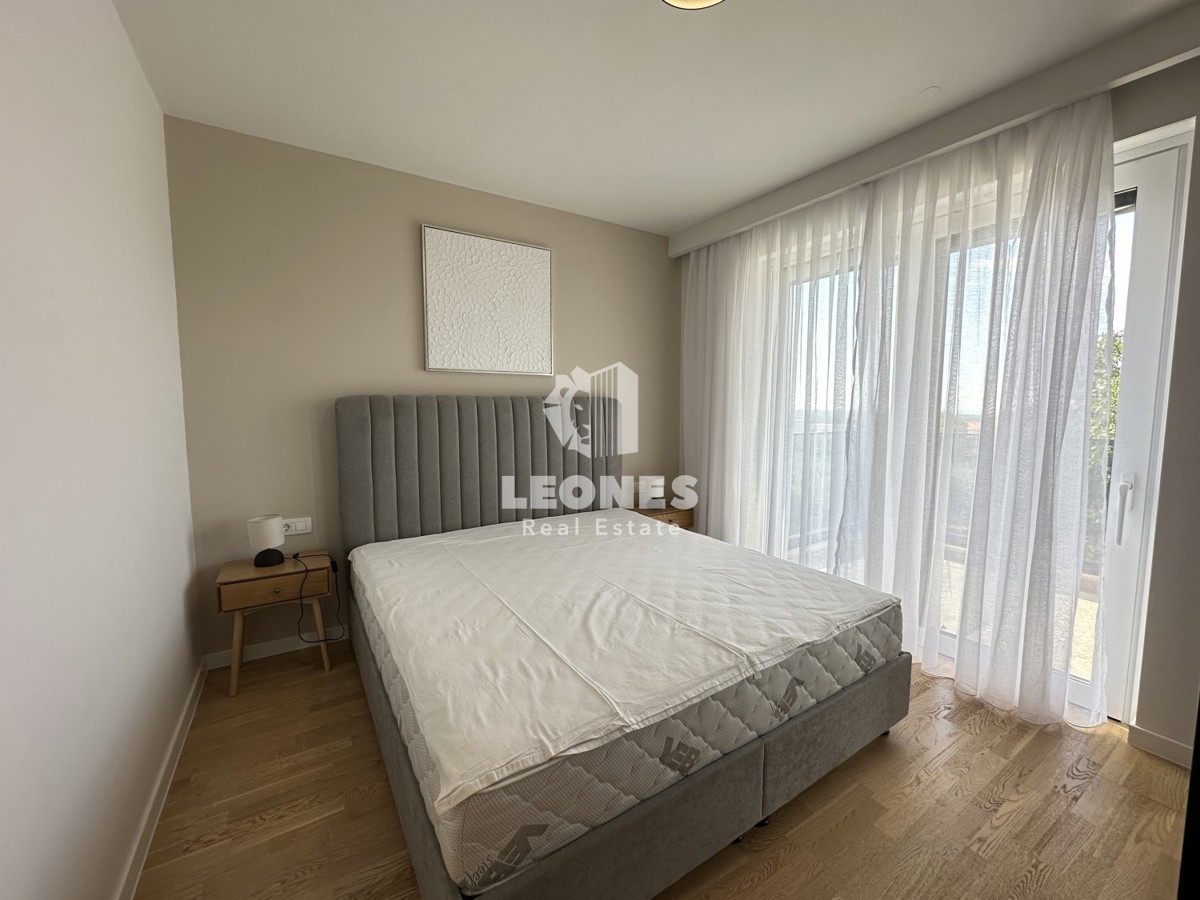 Kvalitetno dvoetažno stanovanje  z pogledom na morje in  bazenom v Taru