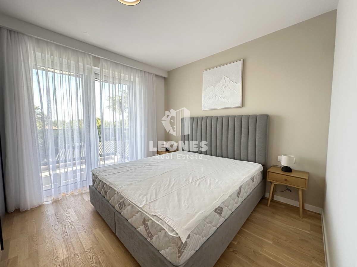 Kvalitetno dvoetažno stanovanje  z pogledom na morje in  bazenom v Taru