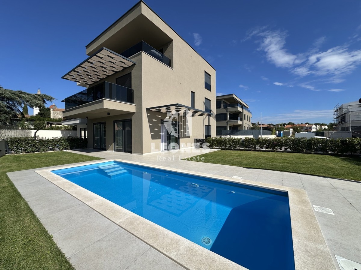 Kvalitetno dvoetažno stanovanje  z pogledom na morje in  bazenom v Taru