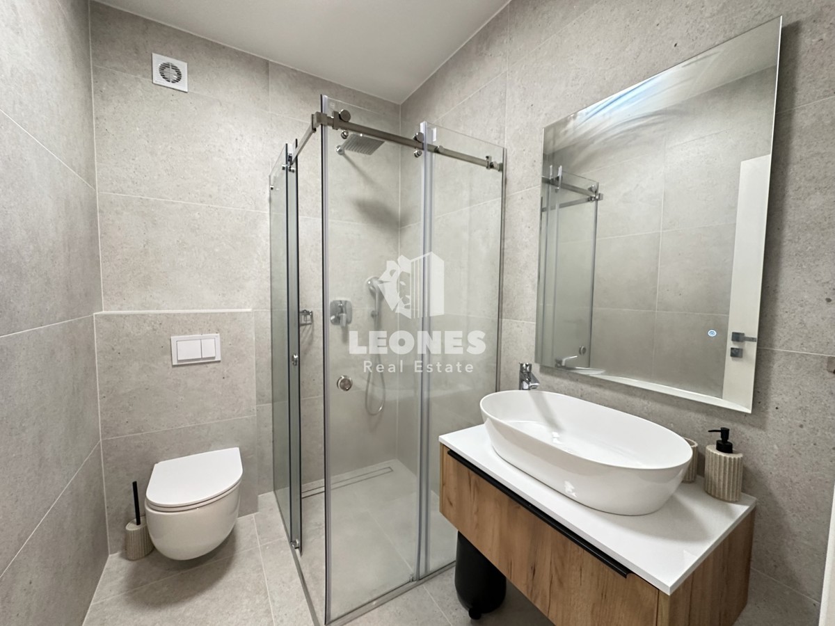 Kvalitetno dvoetažno stanovanje  z pogledom na morje in  bazenom v Taru