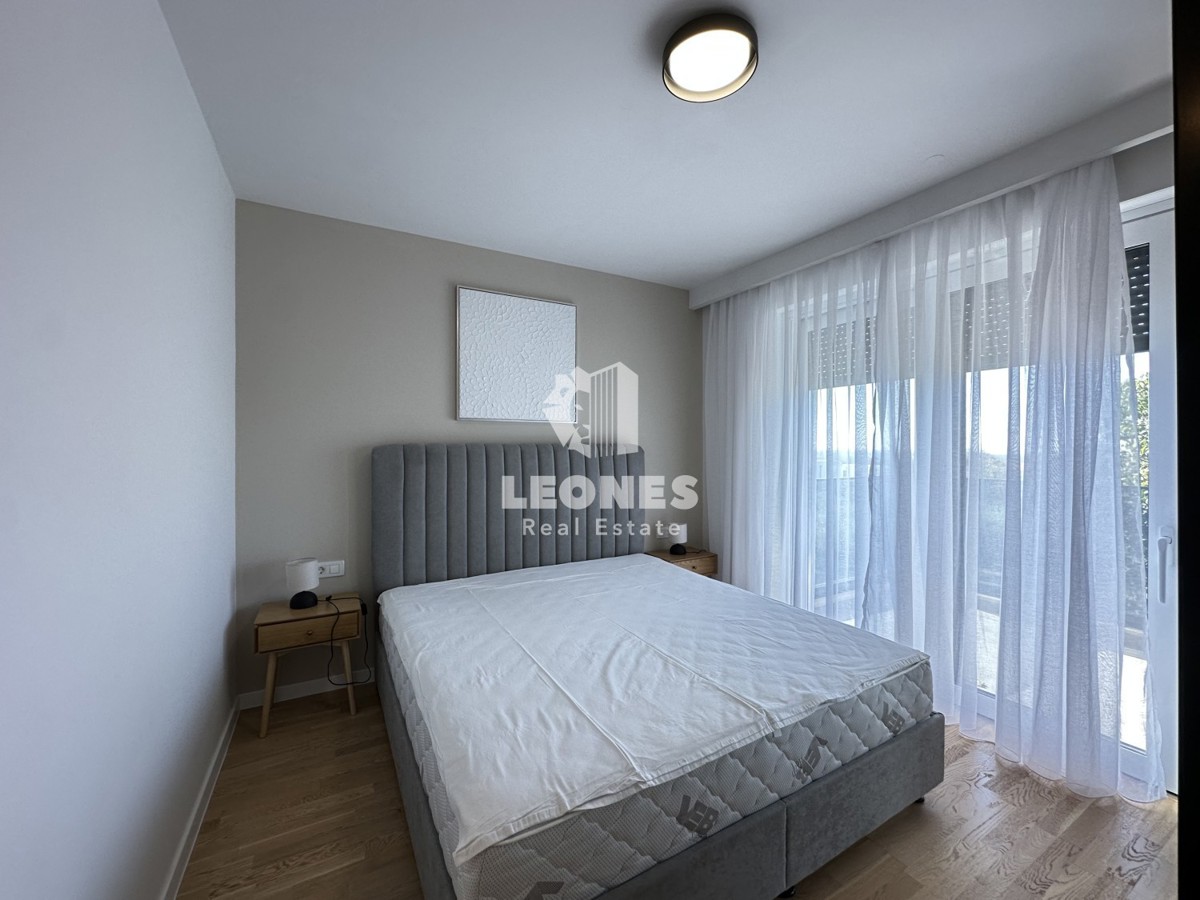 Kvalitetno dvoetažno stanovanje  z pogledom na morje in  bazenom v Taru