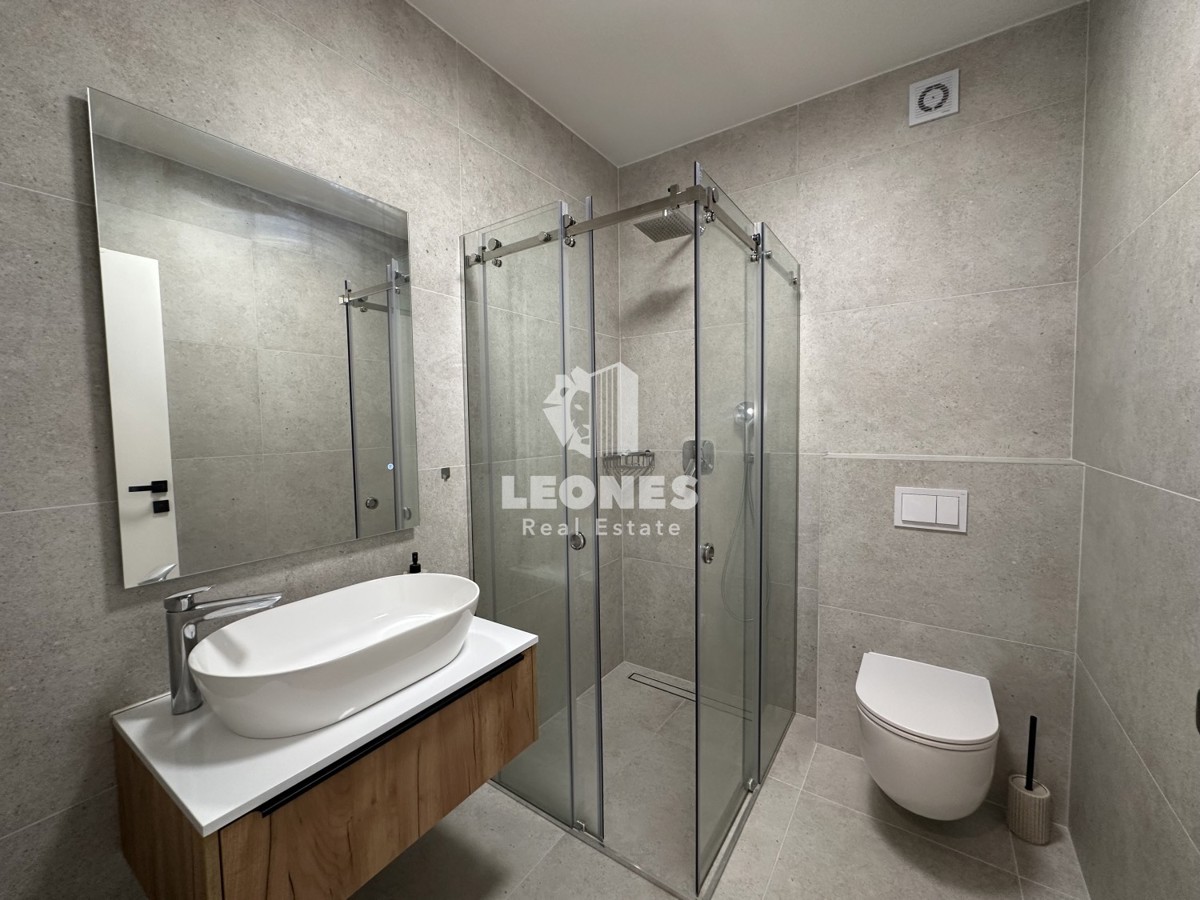 Kvalitetno dvoetažno stanovanje  z pogledom na morje in  bazenom v Taru