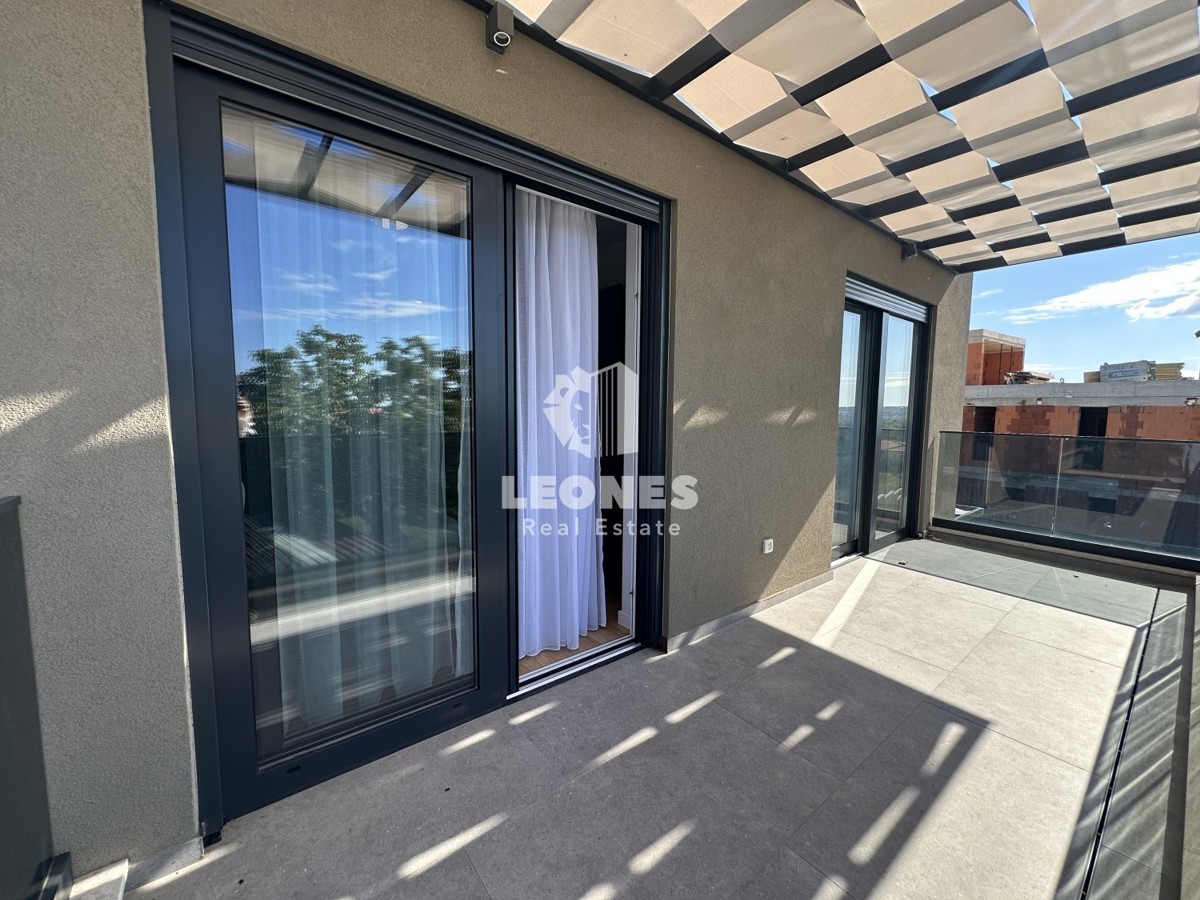 Kvalitetno dvoetažno stanovanje  z pogledom na morje in  bazenom v Taru